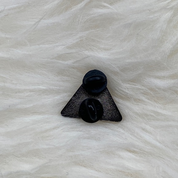 Enamel pin - Picture 3 of 4